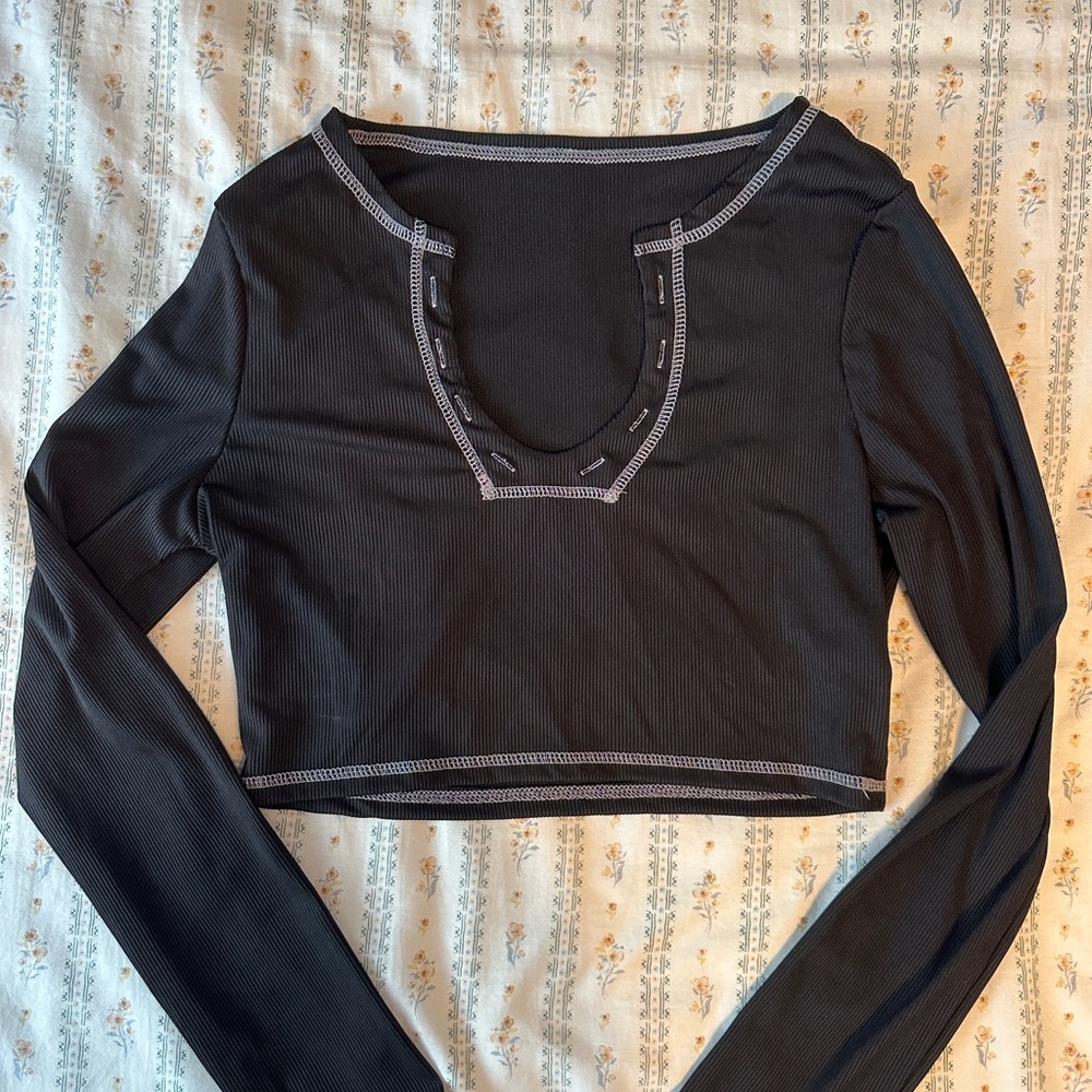 Black Long Sleeve Crop Top